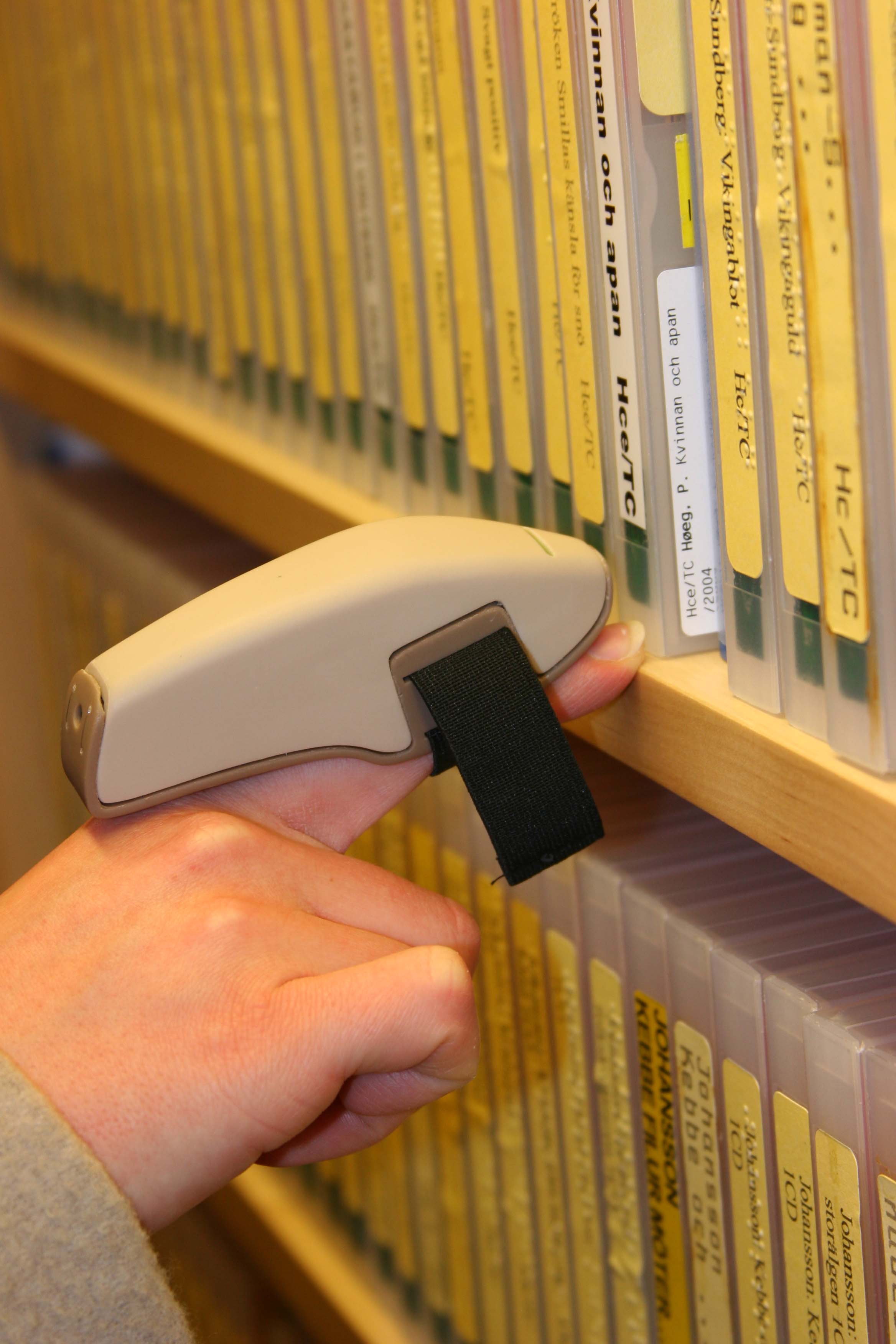 Giải pháp RFID trong quản lý thư viện