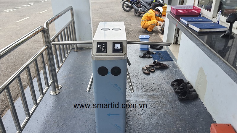 Lắp đặt cổng phân làn Tripod barrier sử dụng mã QR cho Công ty Khí Việt nam tại Bà Rịa Vũng tàu