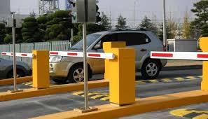 Lắp đặt barrier giao thông kết hợp đầu đọc thẻ tầm xa kiểm soát ô tô xe máy ra vào